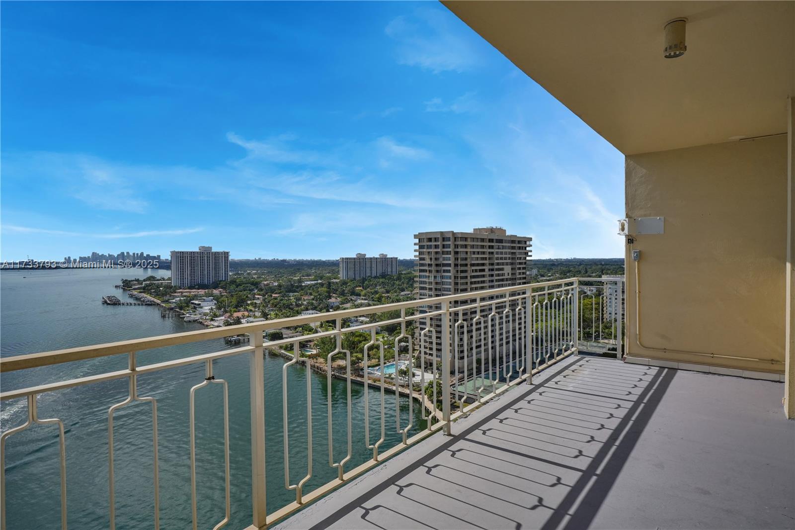 Picture of 11111 Biscayne Blvd # 21C, Miami, FL 33181