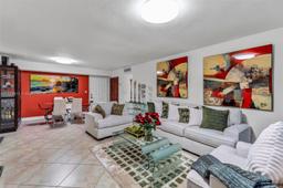 Picture of 17901 NW 68Th Ave # R101, Hialeah, FL 33015