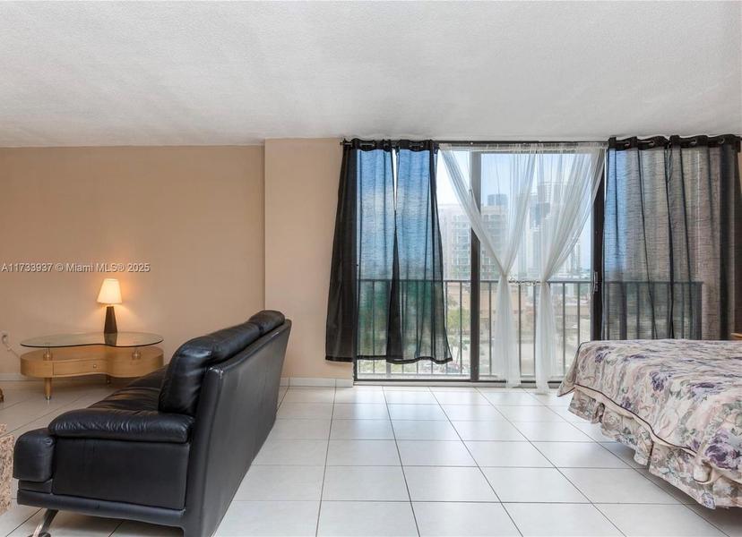 Picture of 210 174Th St # 915, Sunny Isles Beach FL 33160