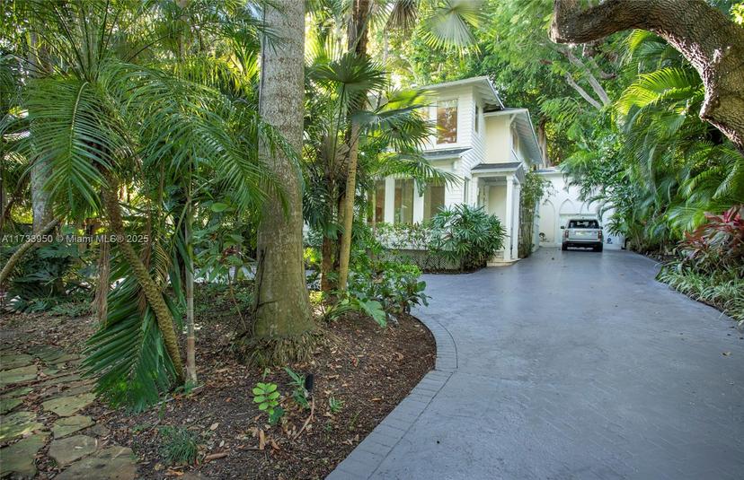 Picture of 4286 S Douglas Rd, Coconut Grove FL 33133