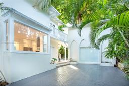 Picture of 4286 S Douglas Rd, Coconut Grove, FL 33133