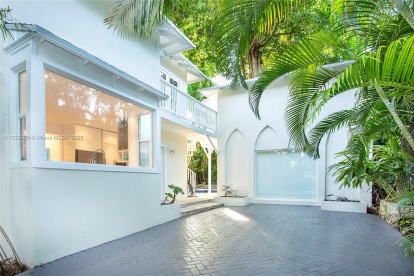 Picture of 4286 S Douglas Rd, Coconut Grove FL 33133