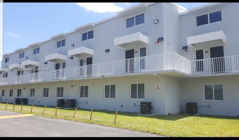 Picture of 1999 NW 5Th Pl # 14, Miami FL 33136