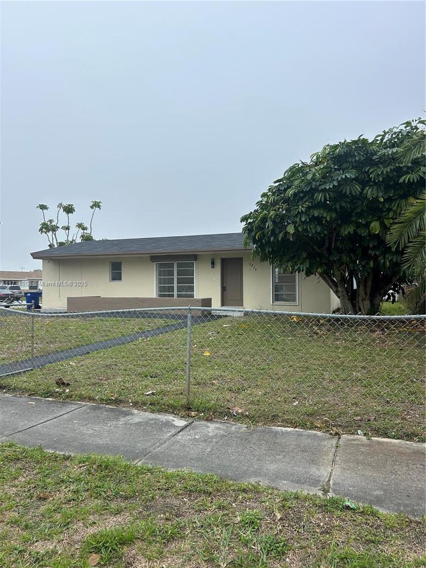 Picture of 3270 NW 196Th Ln, Miami Gardens FL 33056