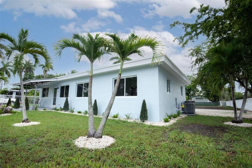 Picture of 495 NE 141St St, North Miami FL 33161