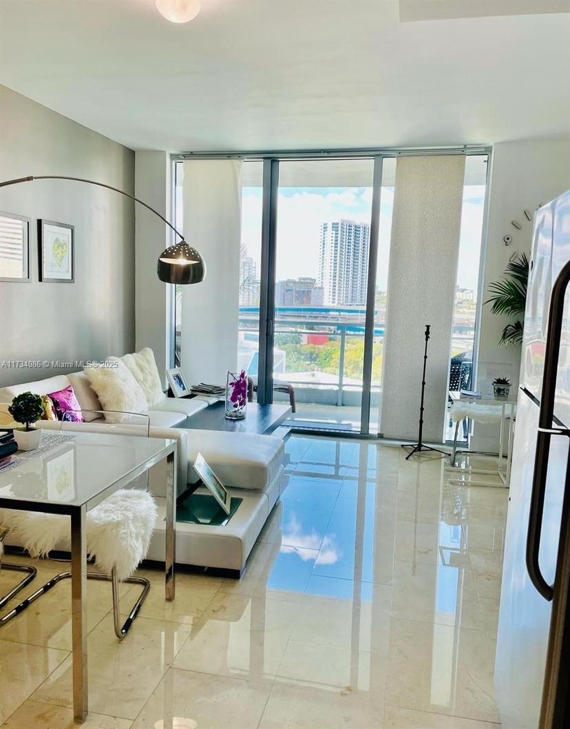 Picture of 90 SW 3Rd St # 1209, Miami FL 33130