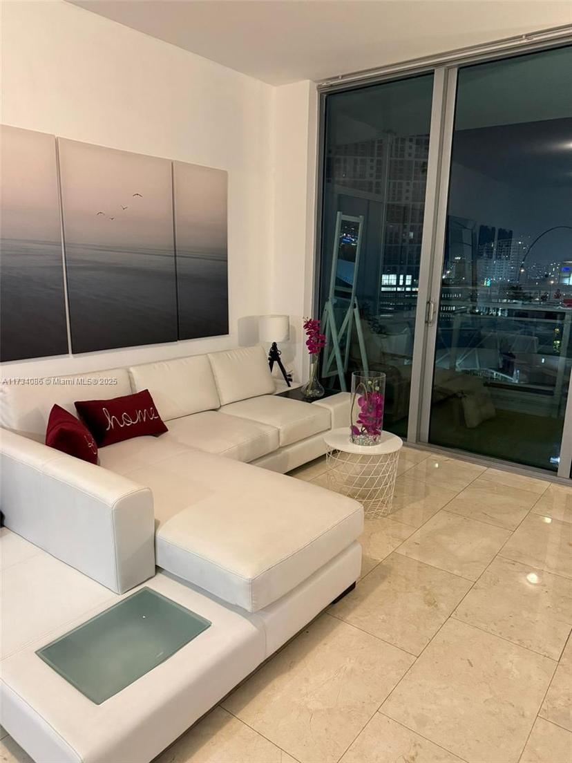 Picture of 90 SW 3Rd St # 1209, Miami FL 33130