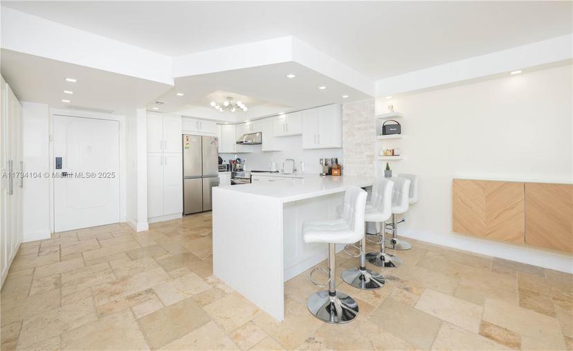 Picture of 437 Golden Isles Dr # 8D, Hallandale Beach FL 33009