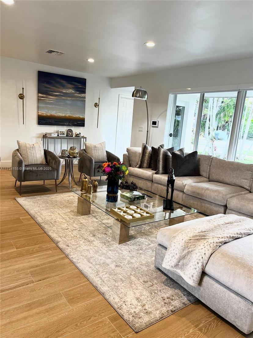 Picture of 1031 N Northlake Dr, Hollywood FL 33019