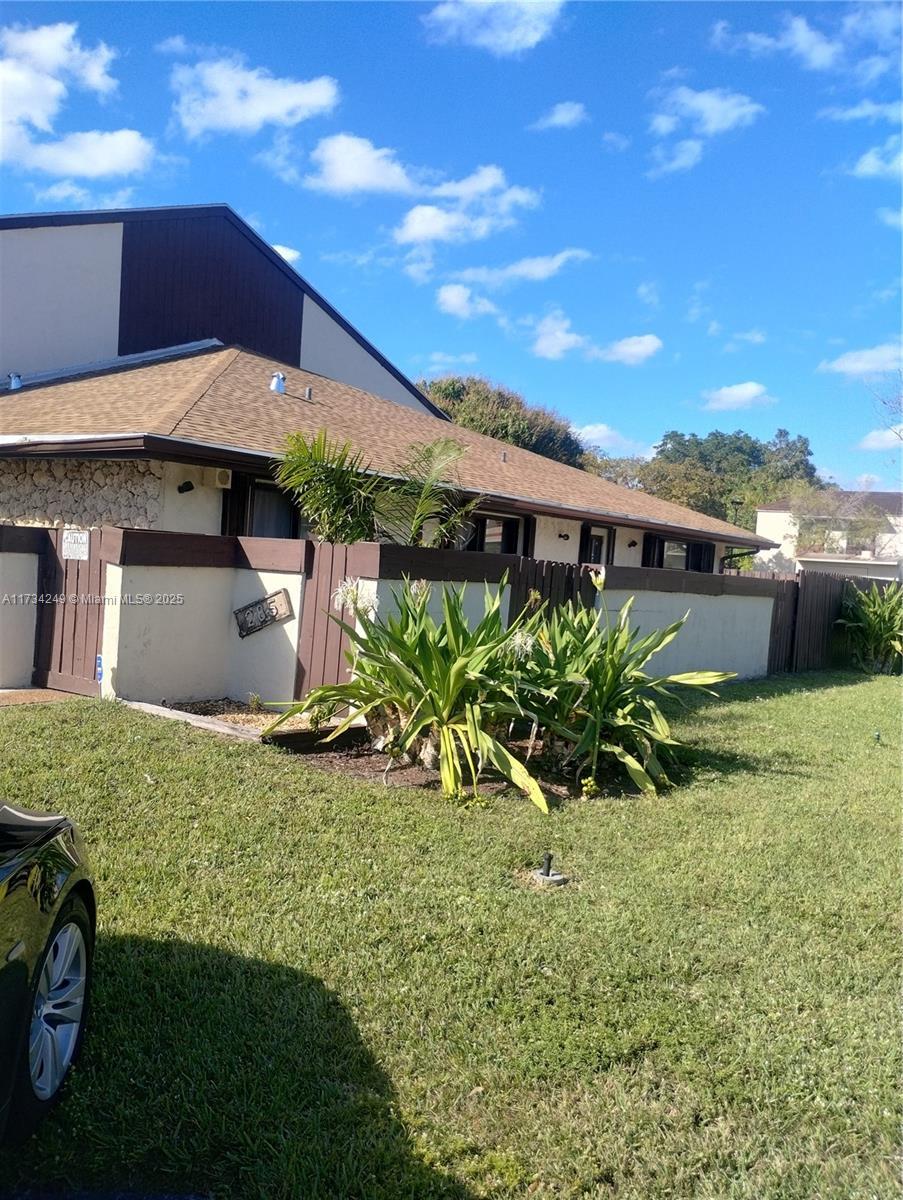 Picture of 285 NE 201St Ter, Miami, FL 33179