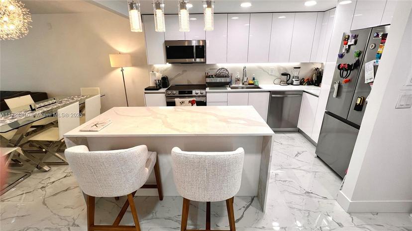 Picture of 6039 Collins Ave # 1210, Miami Beach FL 33140