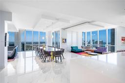 Picture of 851 NE 1St Ave, Miami, FL 33132
