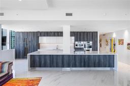 Picture of 851 NE 1St Ave, Miami, FL 33132