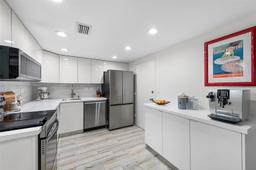 Picture of 5555 Collins Ave # 15Z, Miami Beach, FL 33140