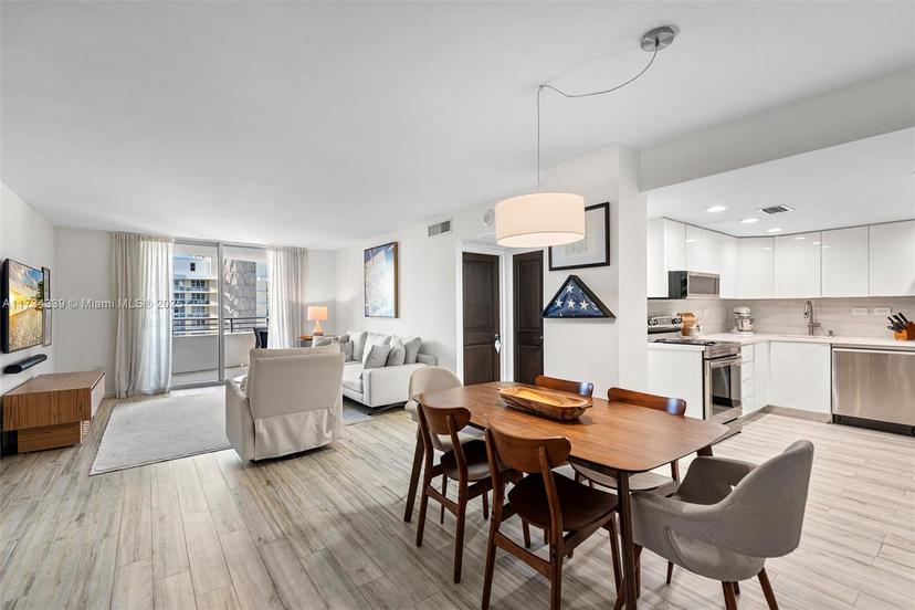 Picture of 5555 Collins Ave # 15Z, Miami Beach FL 33140