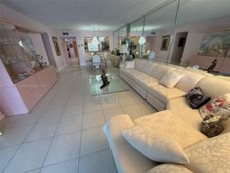 Picture of 7424 Fairfax Dr # 212, Tamarac, FL 33321