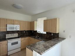 Picture of 2818 SE 16Th Ave # 118, Homestead, FL 33035