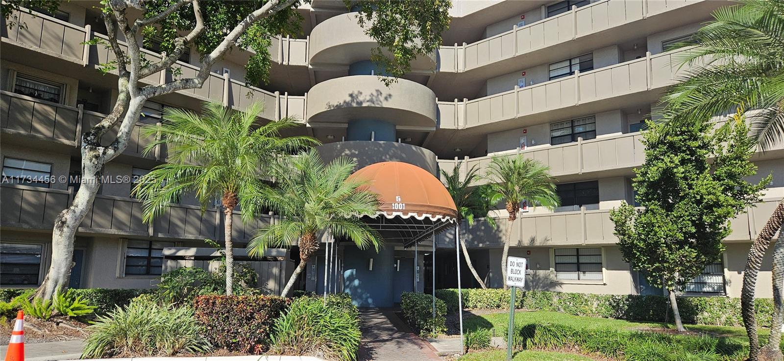 Picture of 1001 Colony Point Cir # 118, Pembroke Pines, FL 33026