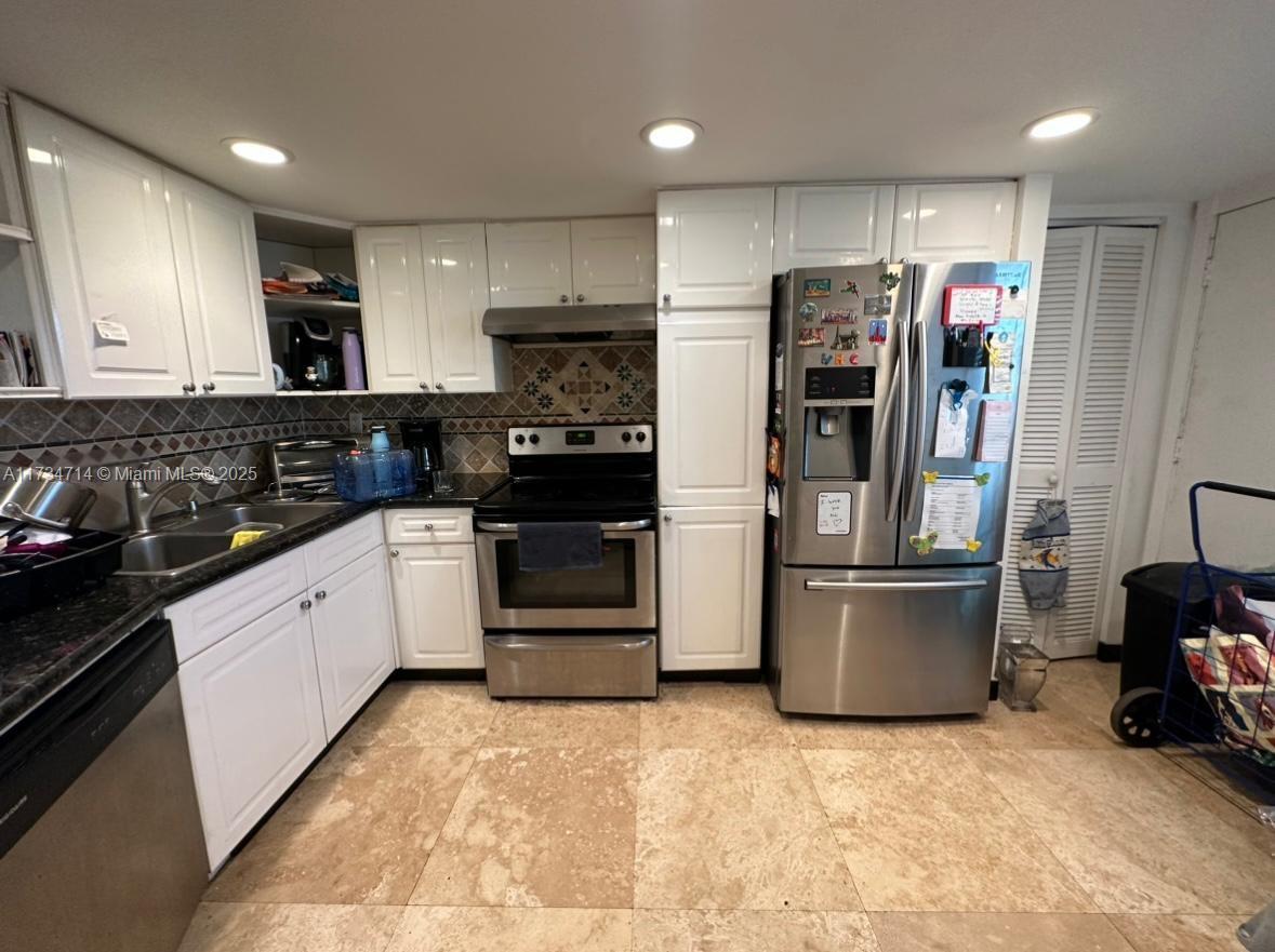Picture of 1680 NE 191St St # 2, Miami, FL 33179