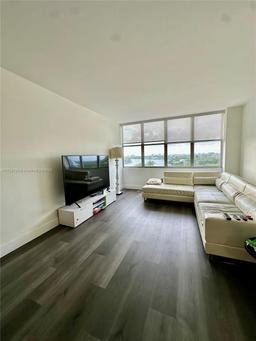 Picture of 7441 Wayne Ave # 6B, Miami Beach, FL 33141