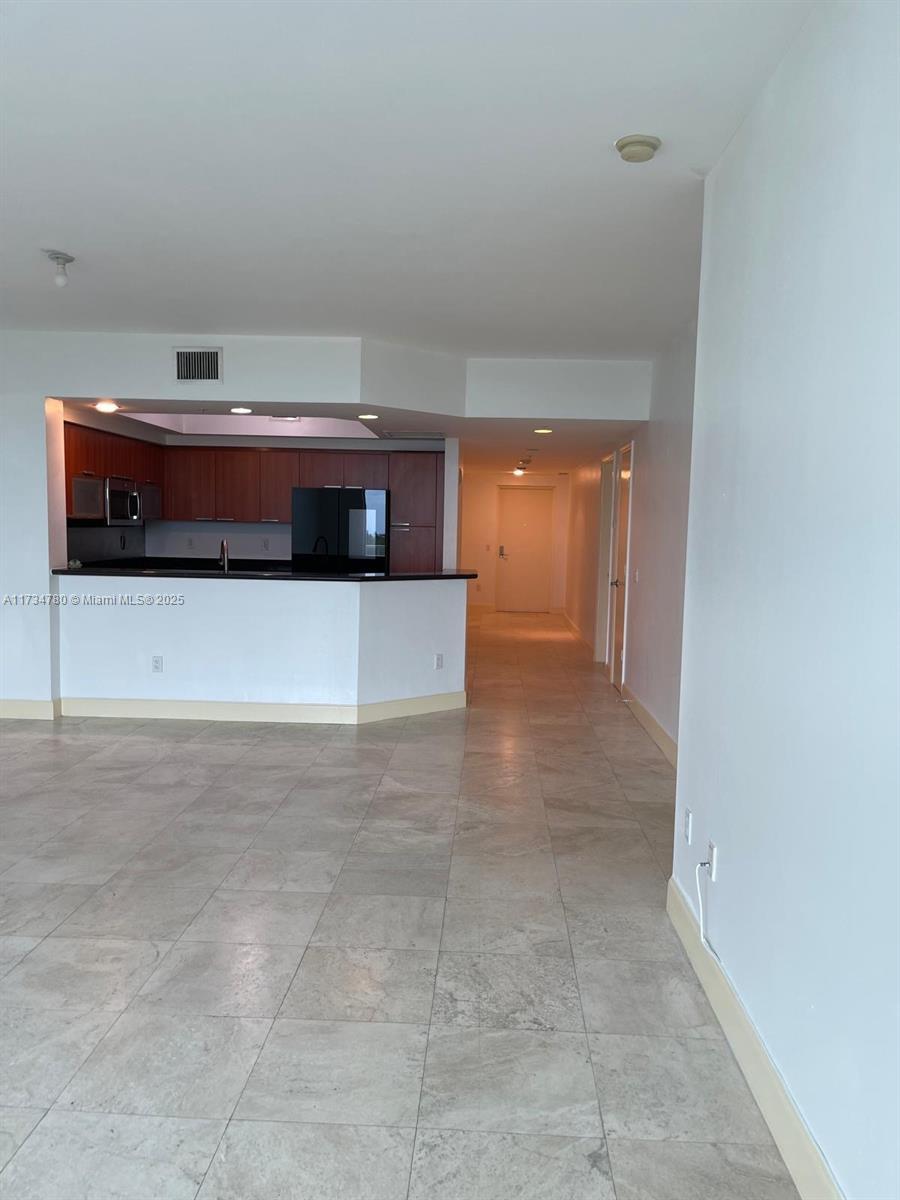 Picture of 15051 Royal Oaks Ln # 1103, North Miami, FL 33181