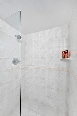 Picture of 5225 Collins Ave # 1606, Miami Beach, FL 33140
