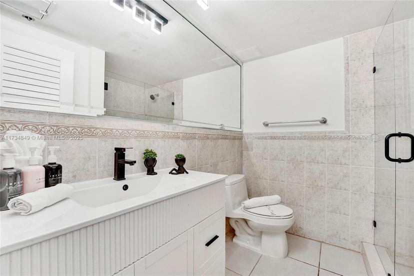 Picture of 5225 Collins Ave # 1606, Miami Beach FL 33140