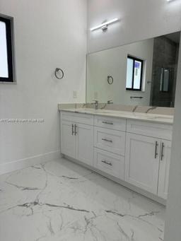 Picture of 4304 NW 27Th Ln, Cape Coral, FL 33993