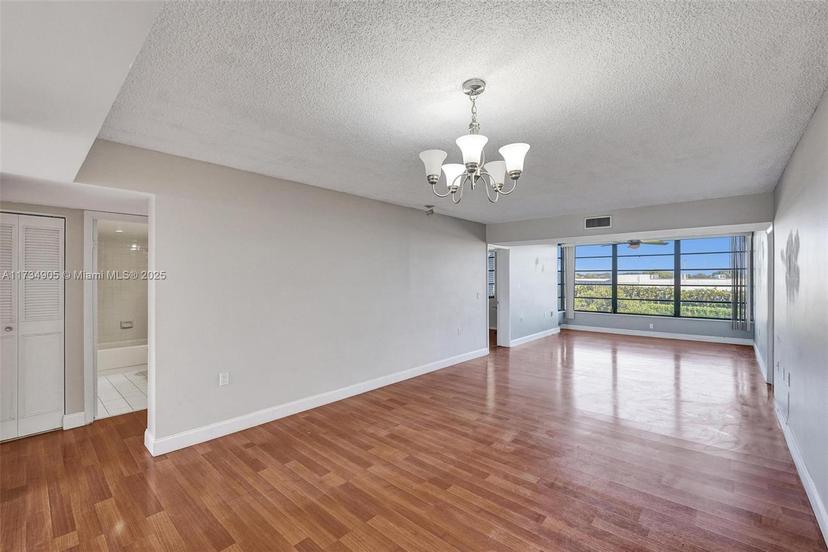 Picture of 1508 Whitehall Dr # 305, Davie FL 33324