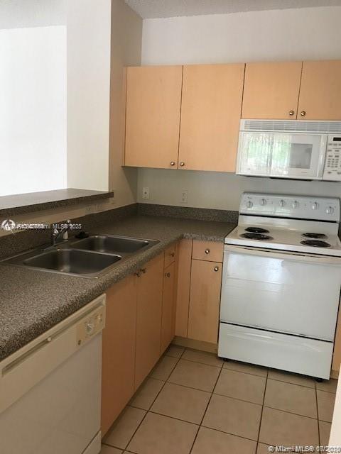Picture of 8040 N Nob Hill Rd # 208, Tamarac FL 33321