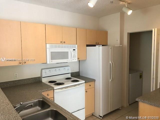 Picture of 8040 N Nob Hill Rd # 208, Tamarac FL 33321