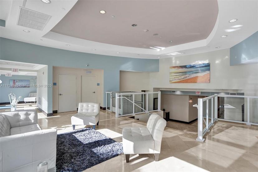 Picture of 7600 Collins Ave # 913, Miami Beach FL 33141