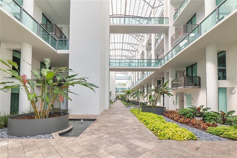 Picture of 6000 Collins Ave # 527, Miami Beach FL 33140