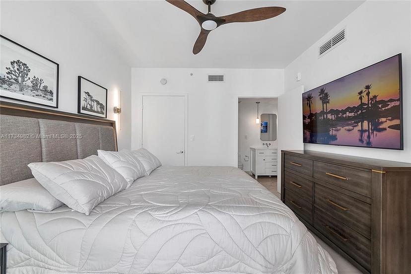 Picture of 6000 Collins Ave # 527, Miami Beach FL 33140