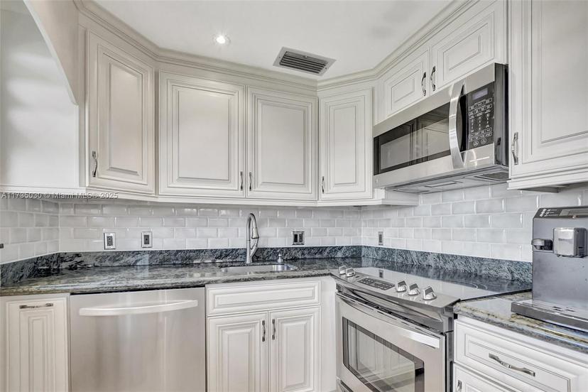 Picture of 4120 E Cambridge E # 4120, Deerfield Beach FL 33442