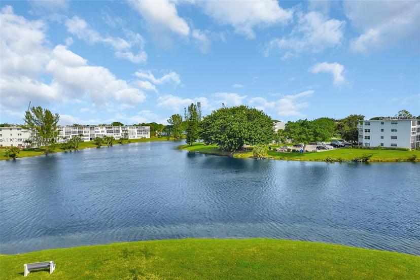 Picture of 4120 E Cambridge E # 4120, Deerfield Beach FL 33442