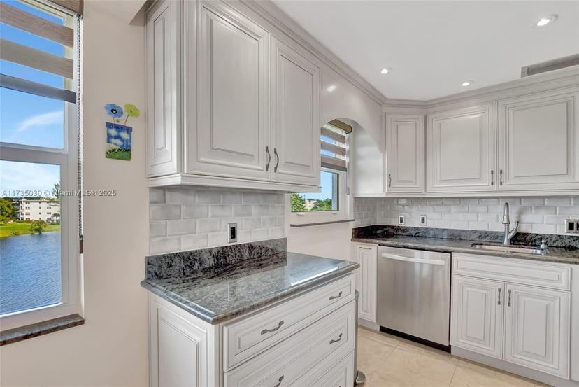 Picture of 4120 E Cambridge E # 4120, Deerfield Beach FL 33442