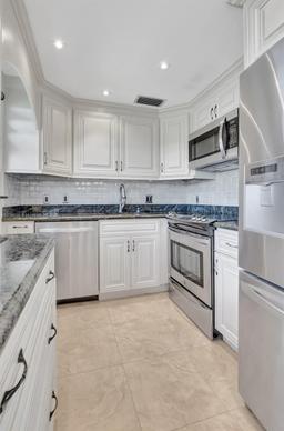 Picture of 4120 E Cambridge E # 4120, Deerfield Beach, FL 33442