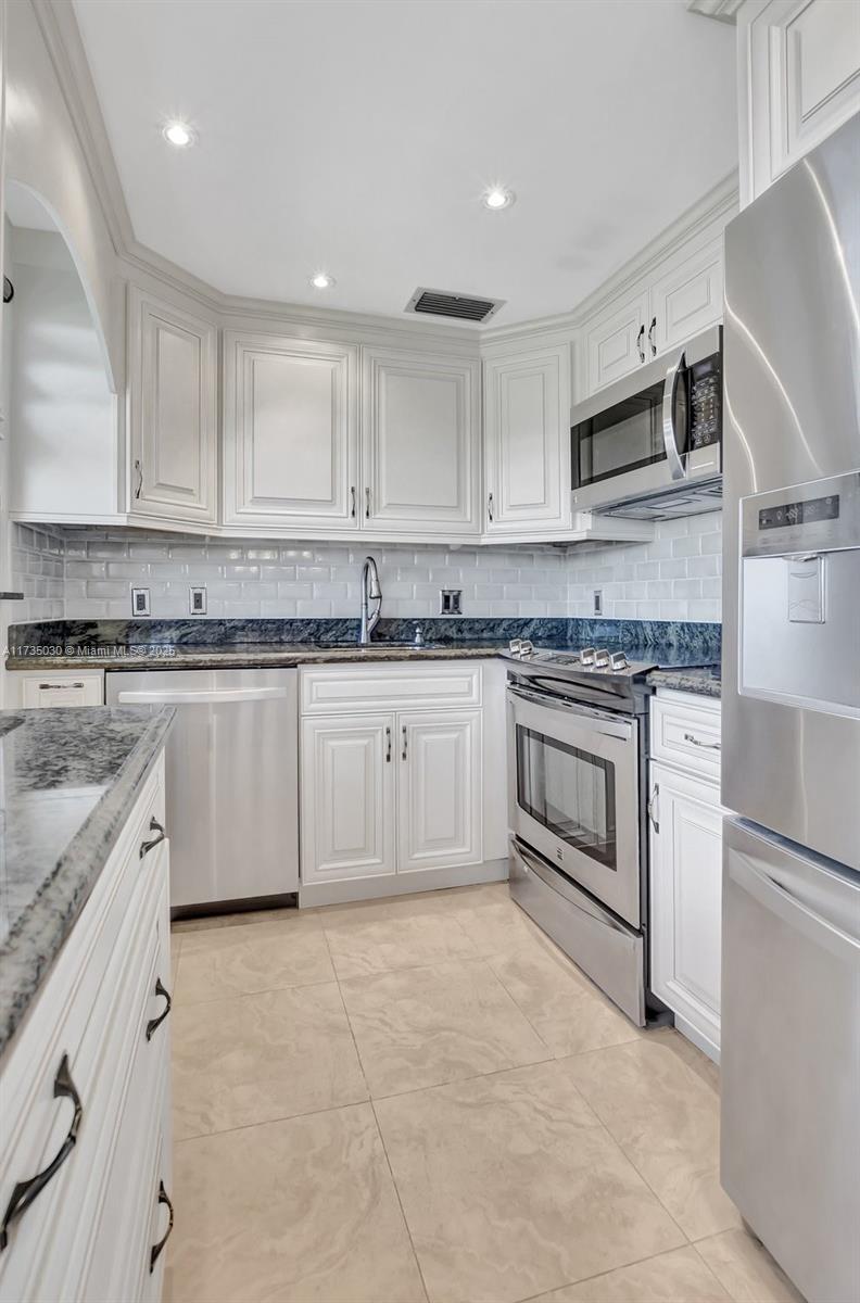 Picture of 4120 E Cambridge E # 4120, Deerfield Beach FL 33442