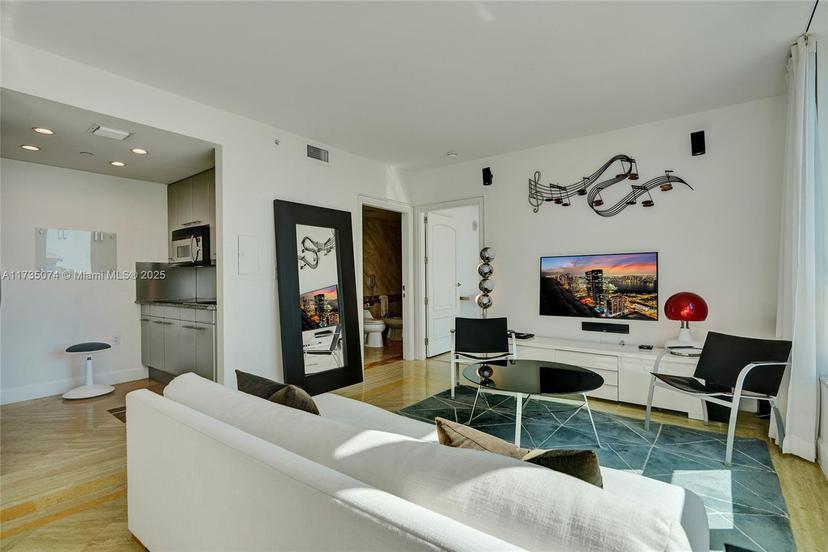 Picture of 101 Ocean Dr # 506, Miami Beach FL 33139