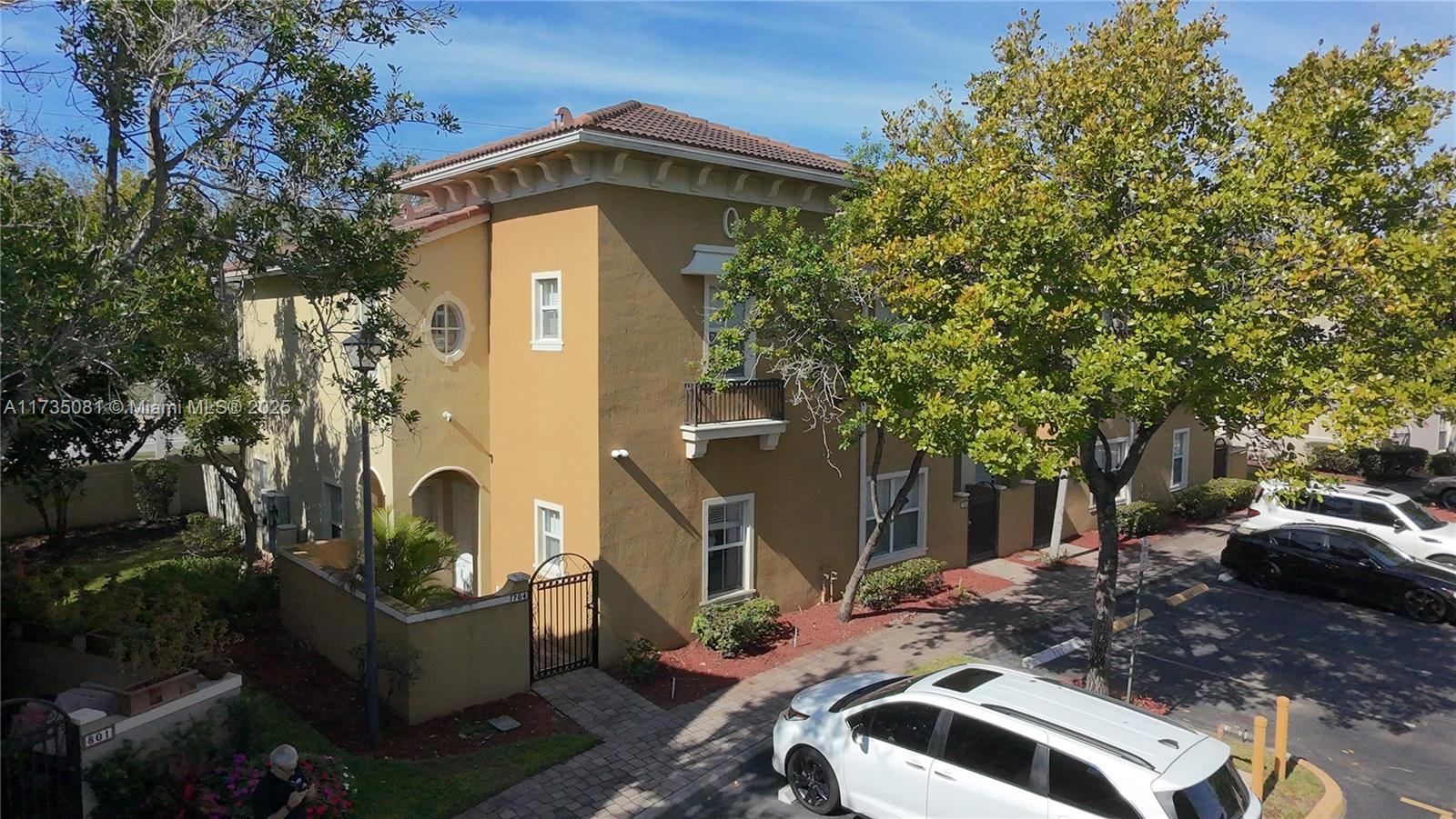 Picture of 2851 W Prospect Rd # 704, Tamarac, FL 33309