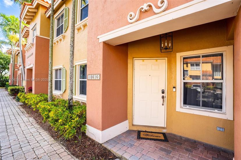 Picture of 10616 SW 8Th St # 105, Pembroke Pines FL 33025