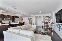 Picture of 800 Parkview Dr # 1014, Hallandale Beach, FL 33009