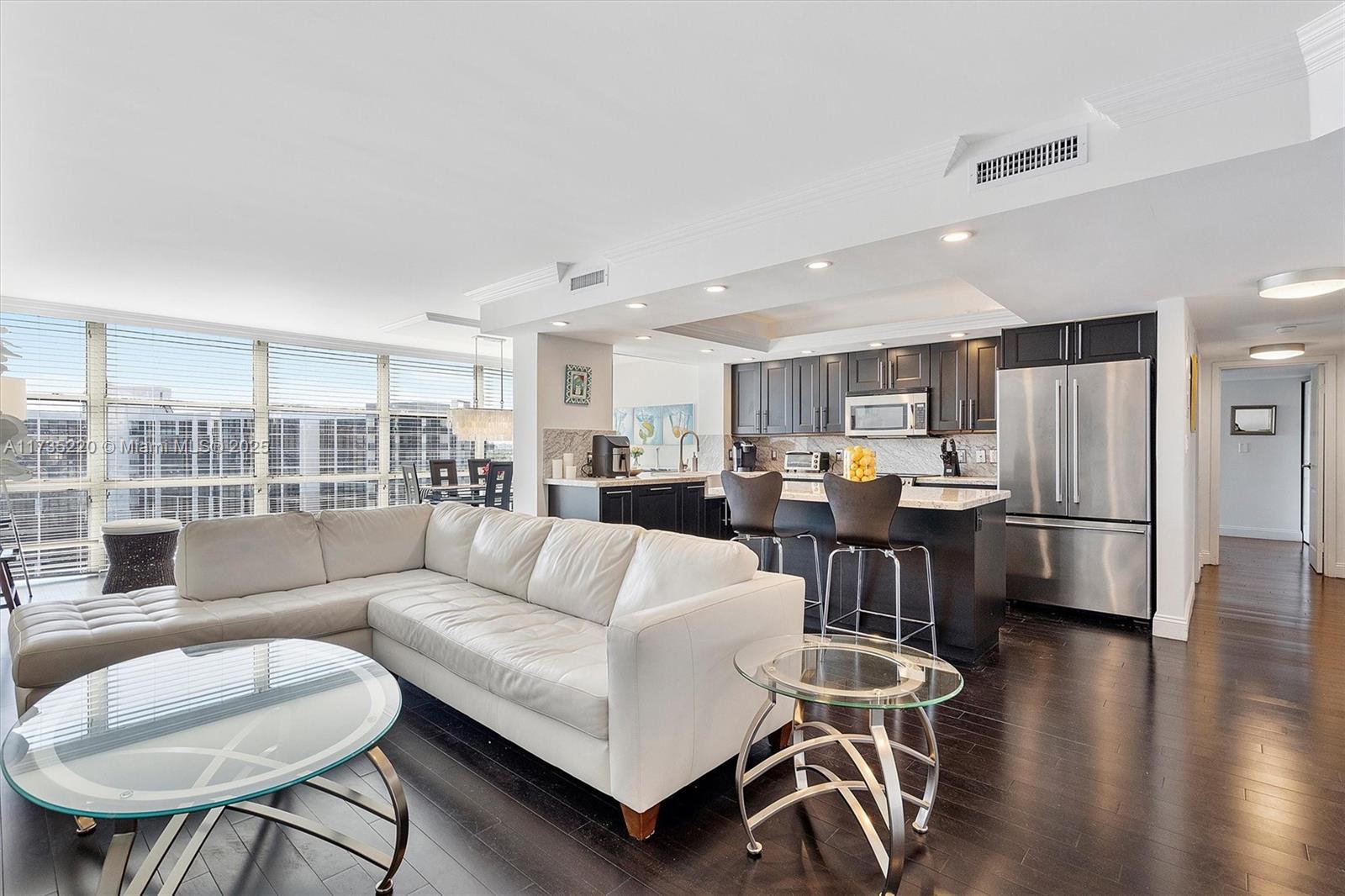Picture of 800 Parkview Dr # 1014, Hallandale Beach, FL 33009