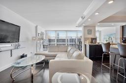 Picture of 800 Parkview Dr # 1014, Hallandale Beach, FL 33009