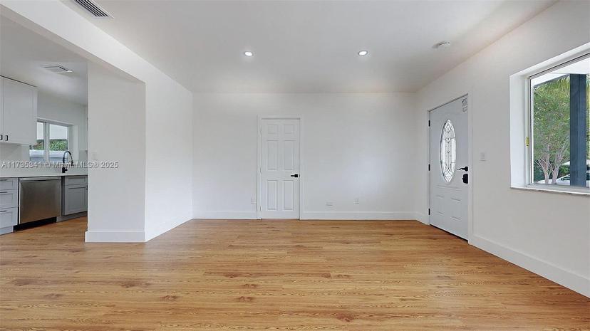 Picture of 870 NE 157 Terr, North Miami Beach FL 33162