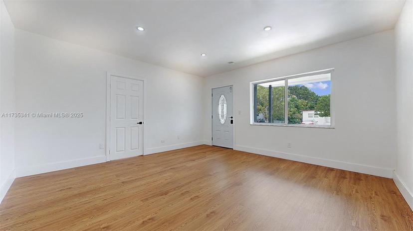 Picture of 870 NE 157 Terr, North Miami Beach FL 33162