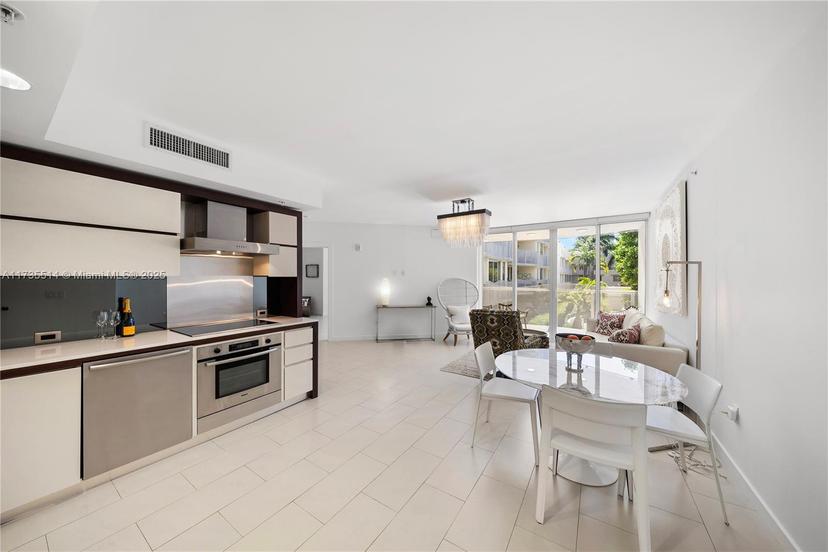 Picture of 2155 Washington Ct # 208, Miami Beach FL 33139