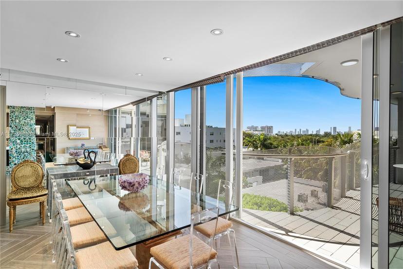 Picture of 2155 Washington Ct # 506, Miami Beach FL 33139