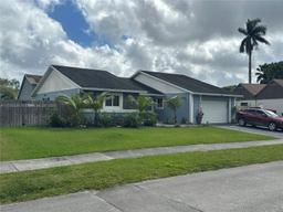 Picture of 1614 N Goldeneye Ln, Homestead, FL 33035